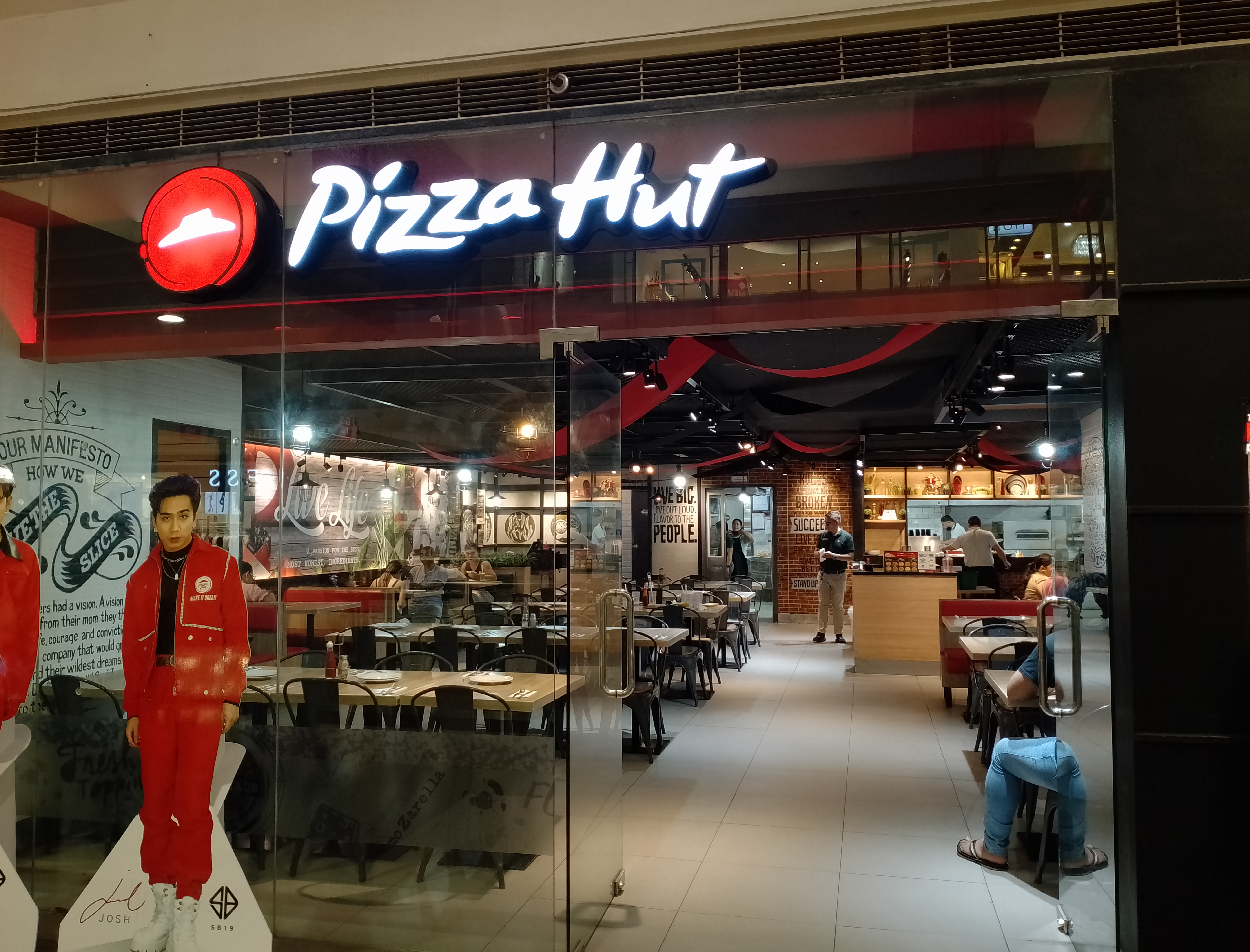 Recreating Pizza Hut's Discontinued Bigfoot Pizza