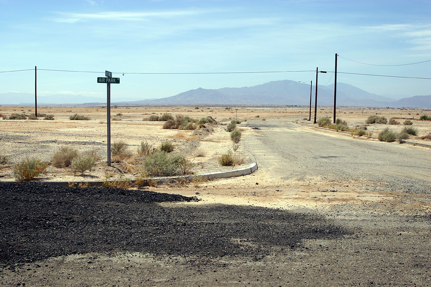 Desierto de Salton City, en California, donde Enrique grabó su videoclip "El Hombre Delgado que no Flaqueará Jamás".