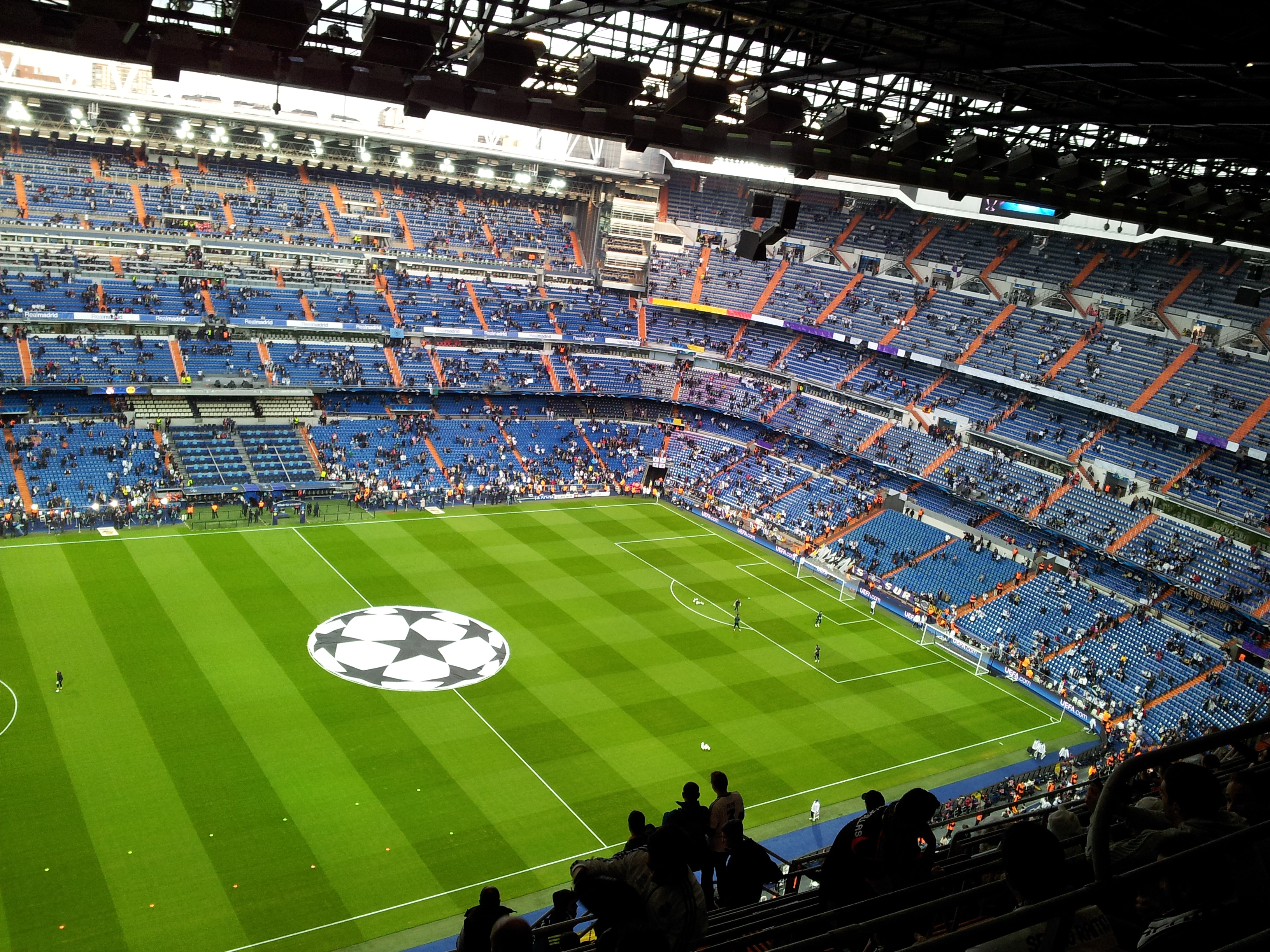 File Santiago Bernabeu Stadium Real Madrid Borussia Dortmund 13 01 Jpg Wikimedia Commons