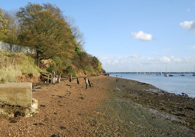 File:Saxon Shore Way along the River Medway - geograph.org.uk - 1603117.jpg