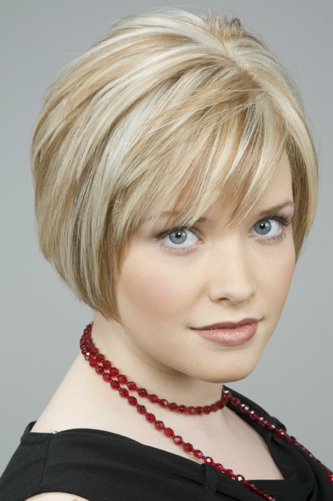 File:Short blonde hair with  - Wikipedia