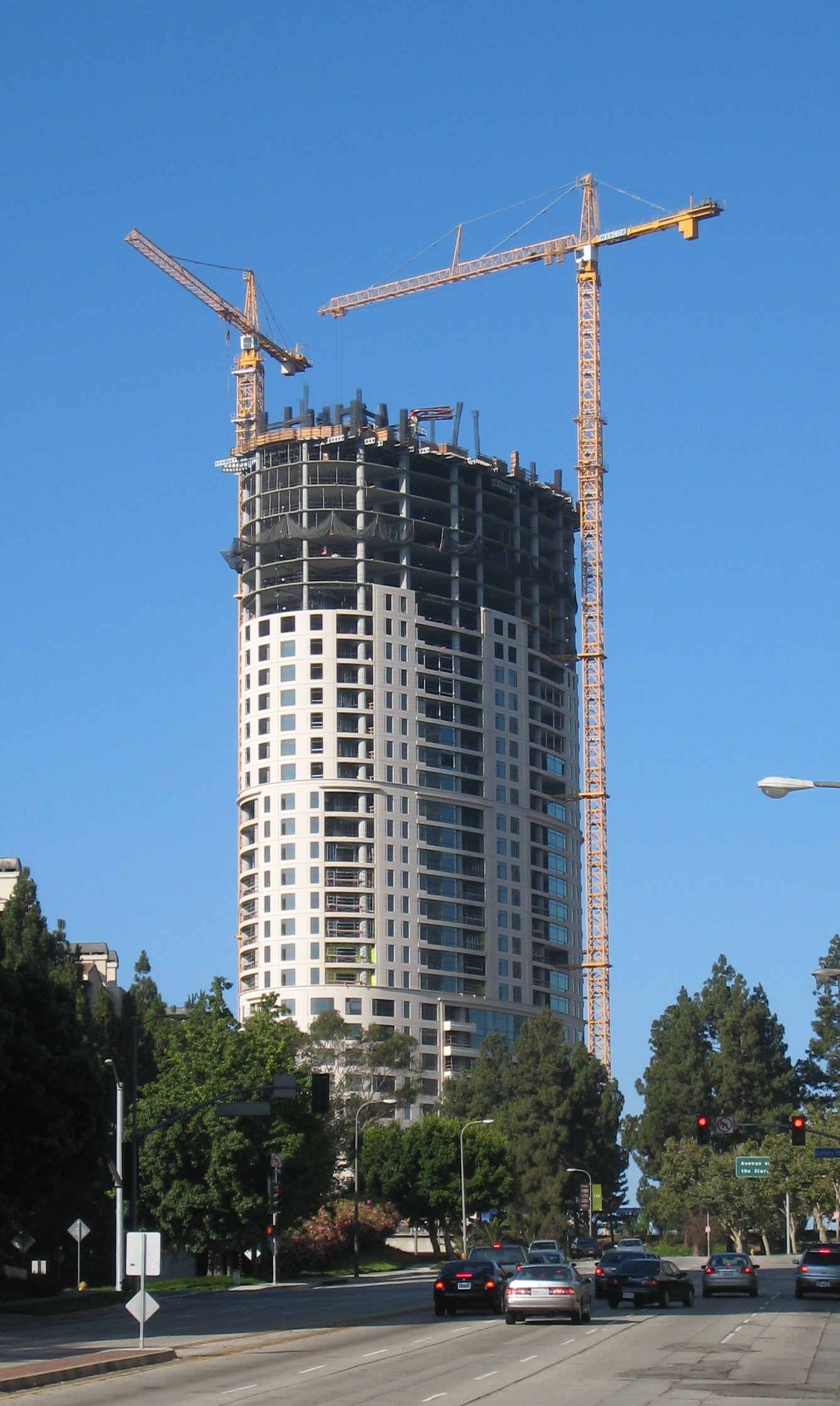 An Aerie Near the Top of a Star-Filled Los Angeles Condo Tower - Mansion  Global