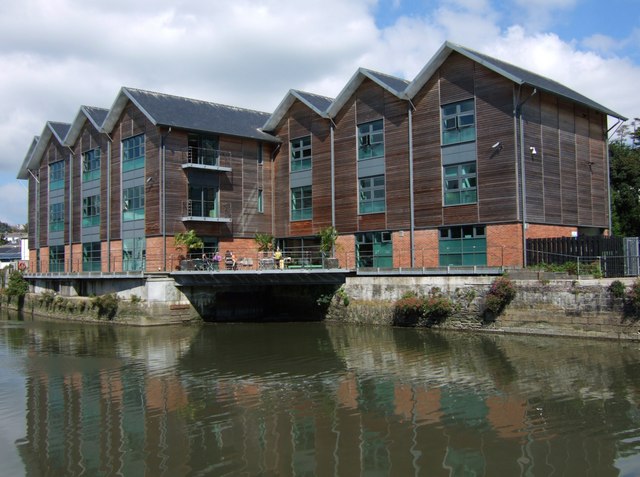 File:The Old Granary - geograph.org.uk - 549043.jpg