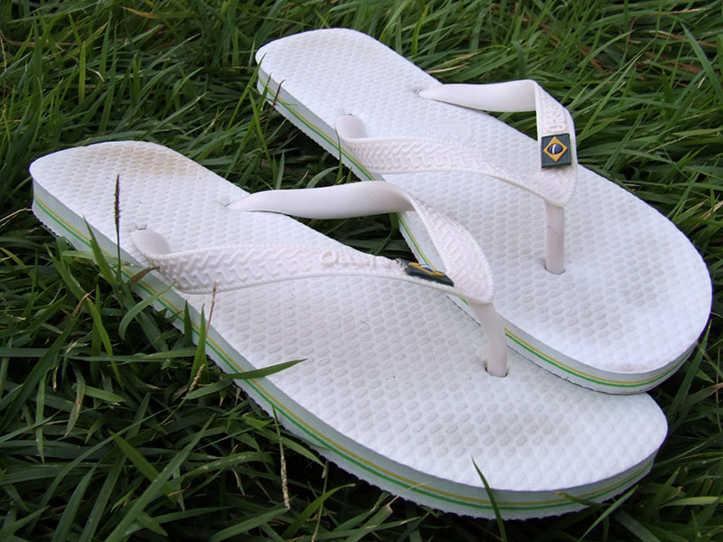 File:White flip flops with Brazilian flag.jpg