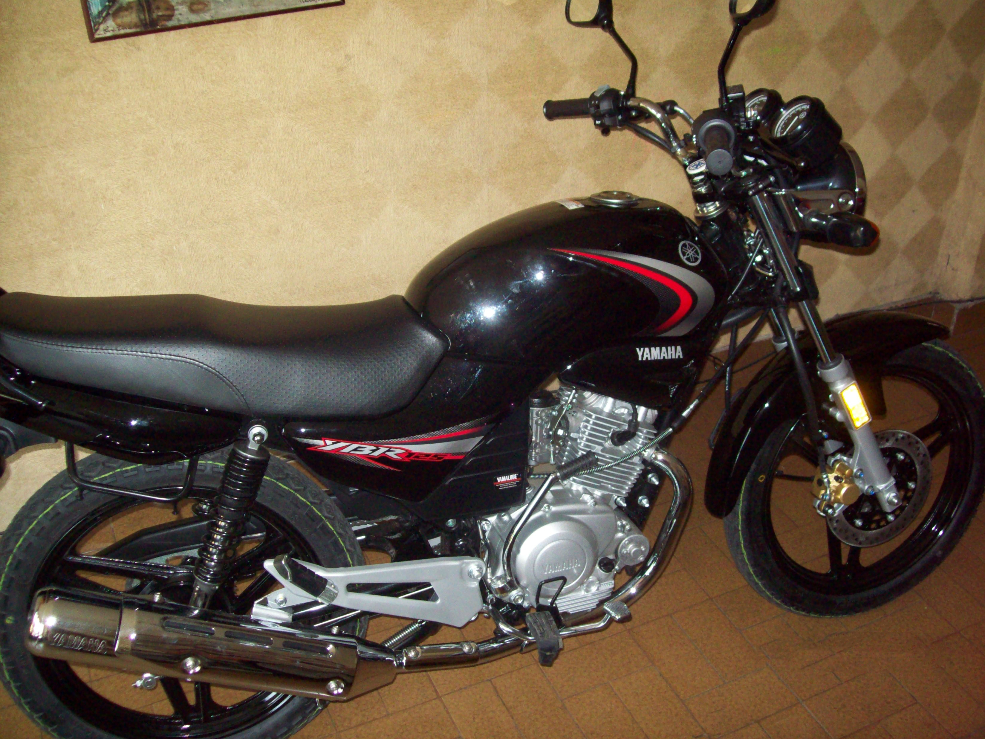 Archivo:Yamaha YBR 125 ED (modelo 2011) (02).jpg ...