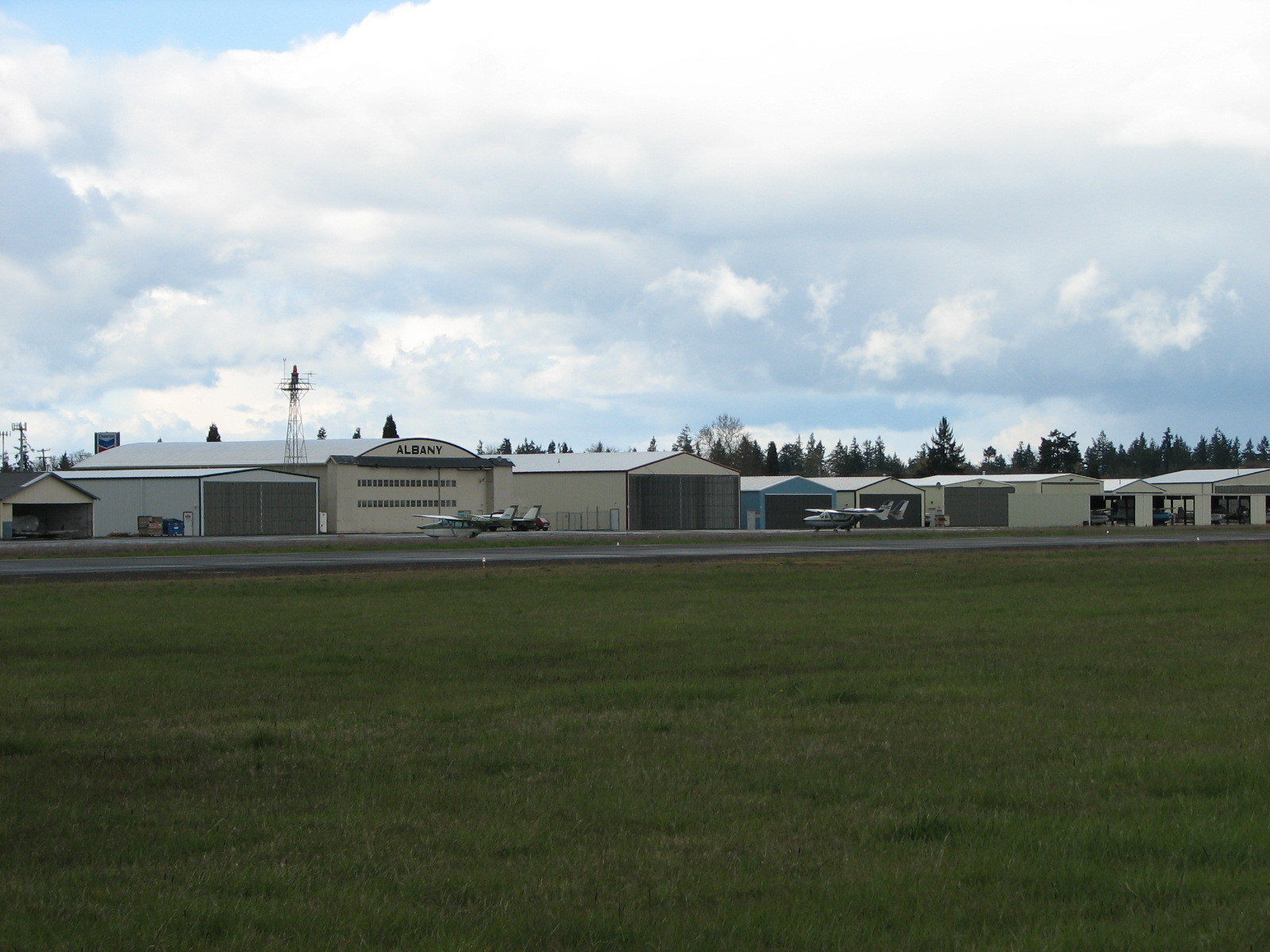 Photo of Albany Municipal Airport (Oregon)
