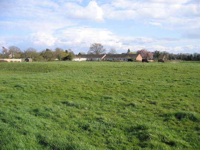 File:Ancient moat, Skirbeck Quarter, Boston, Lincs - geograph.org.uk - 154757.jpg