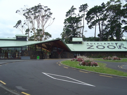 File:Auckland Zoo Entrance.JPG