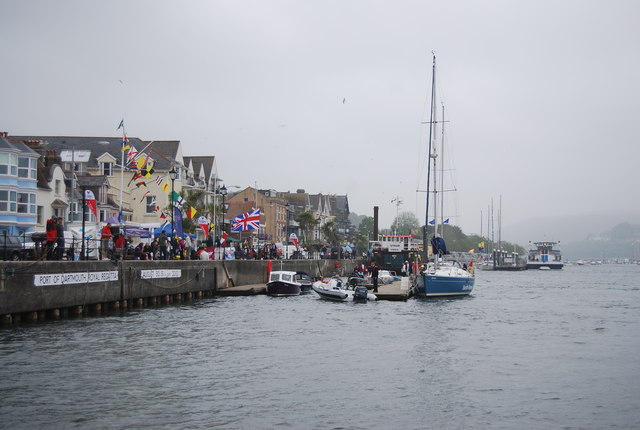 File:Boats moored on the Dart - geograph.org.uk - 3108721.jpg