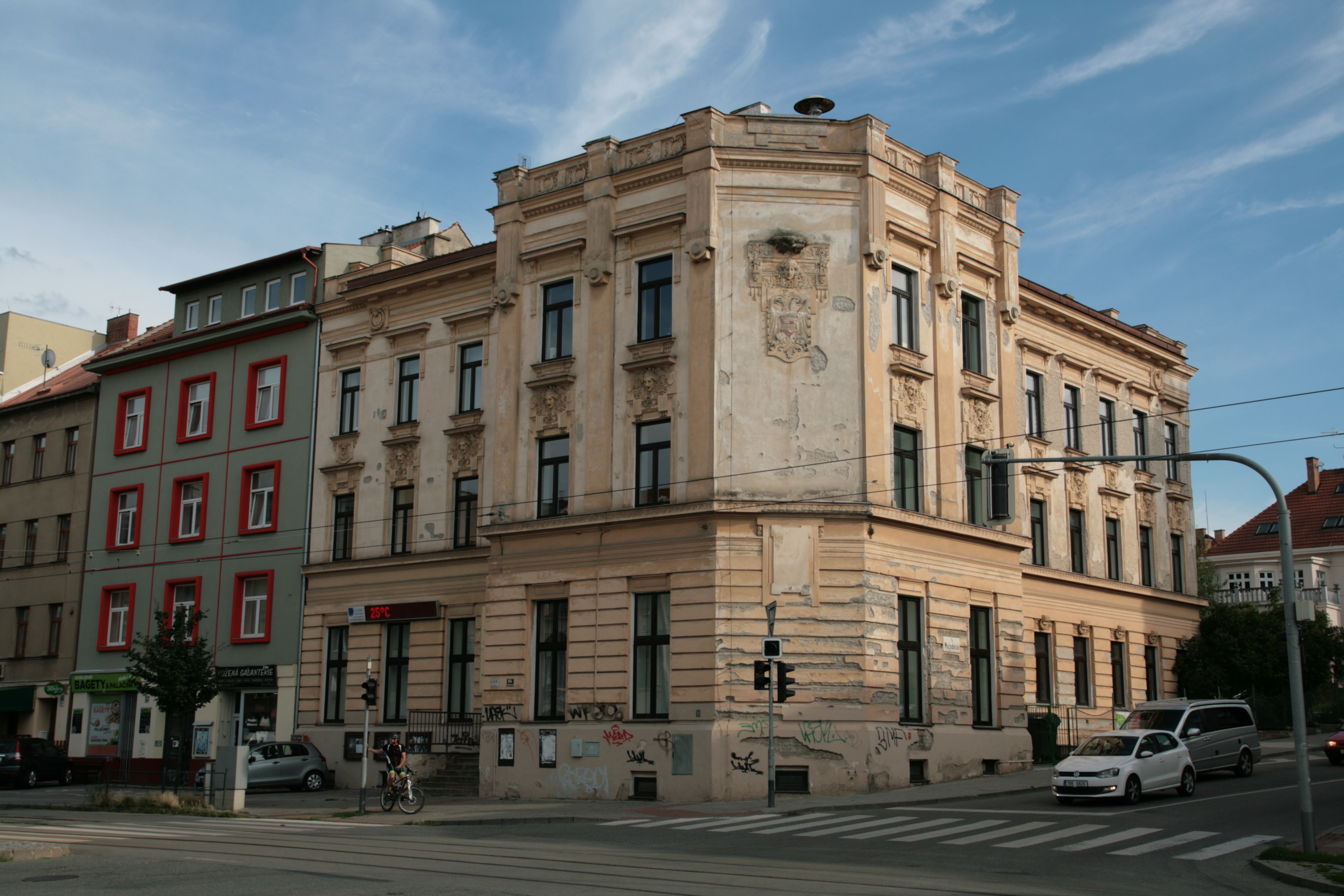 Soubor:Brno-Žabovřesky, Veveří 133, ZUŠ a Divadelní studio V (2558).jpg –  Wikipedie