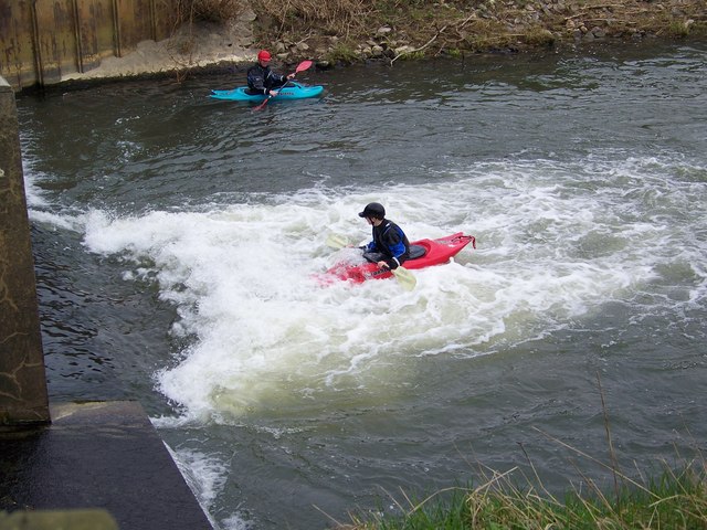 File:Canoeists at Hammoon Weir - geograph.org.uk - 704340.jpg