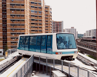 File:Carriage on the Bukit Panjang LRT line approaching the Choa Chu Kang station.jpg