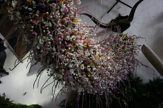 File:Cotehele House, The Christmas Garland - geograph.org.uk - 1604463.jpg