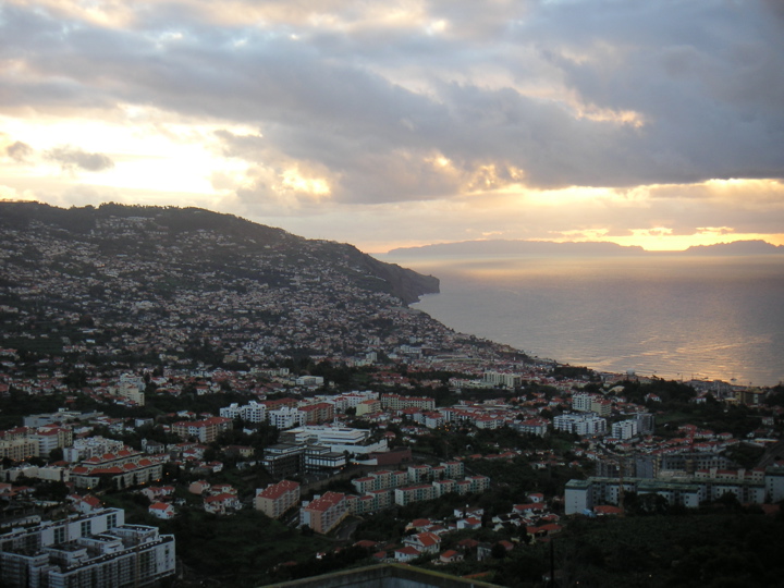 File:Dawn over Funchal.jpg