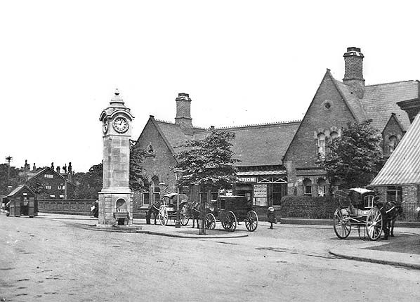 File:Didsbury Railway Station and clock c.1910.jpg