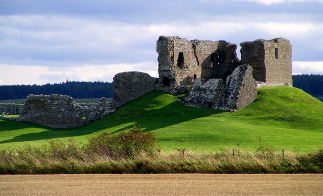 File:Duffus Castle - geograph.org.uk - 1512025.jpg