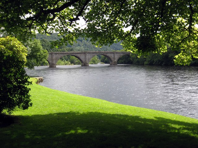 Dunkeld Bridge - geograph.org.uk - 3063439