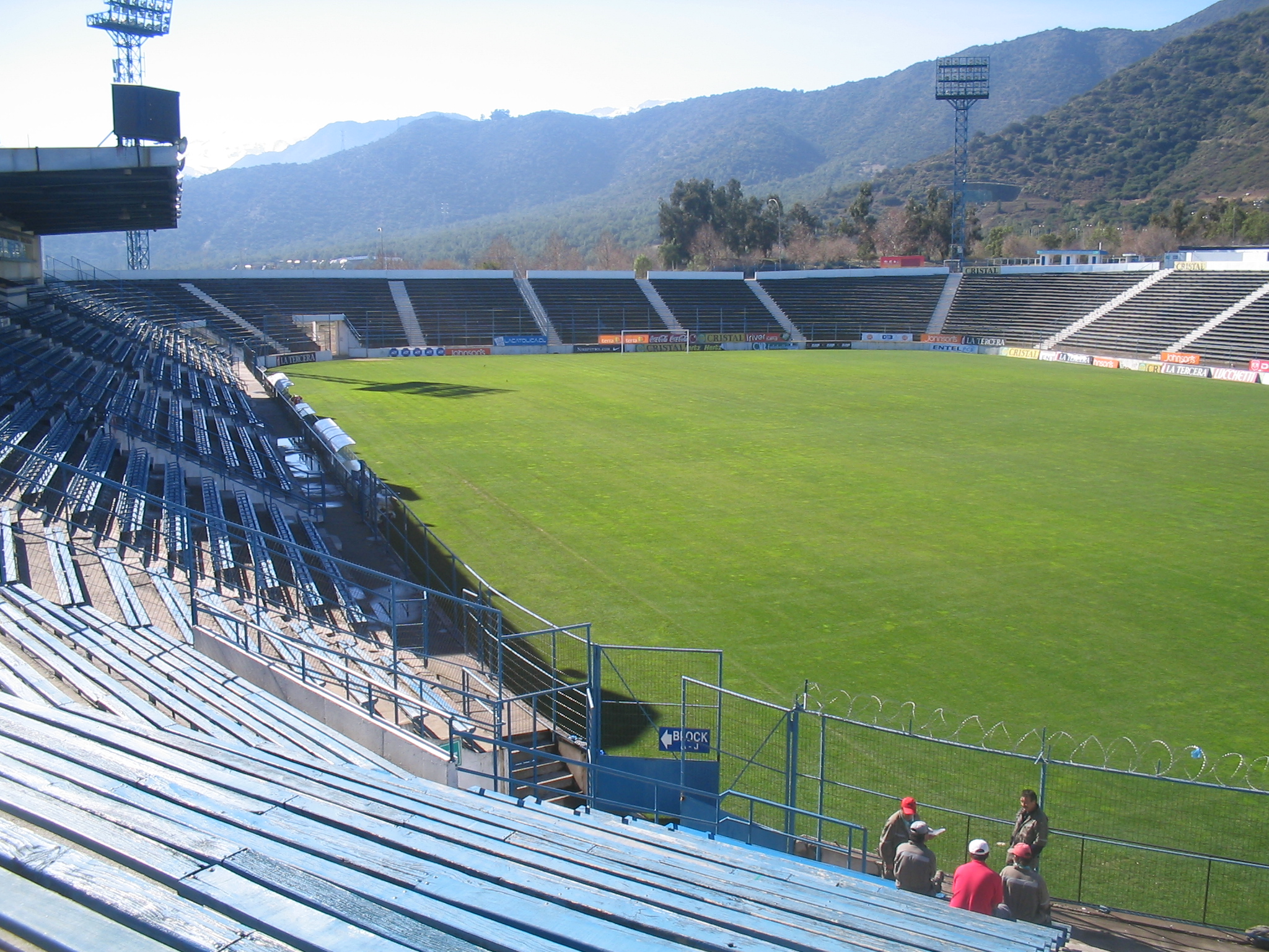File:EstadioSanCarlosdeApoquindo.jpg - Wikipedia