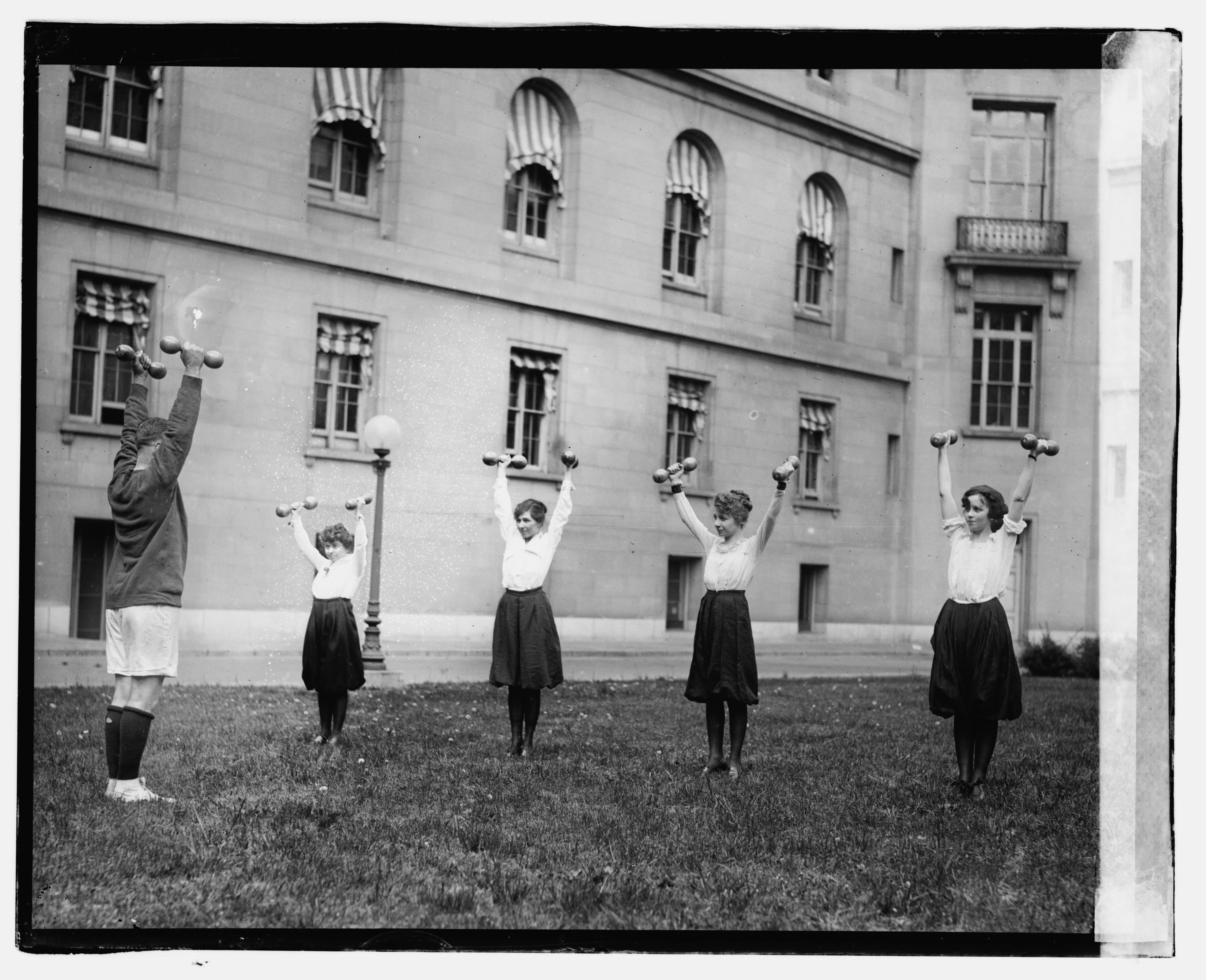 Спорт 19 20 века. Физкультура 19 век Россия. Спорт 19 века. Спорт 20 век. Физическое воспитание 20 век.