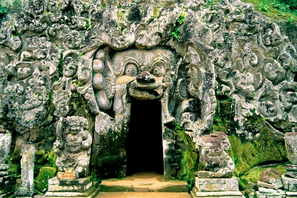 Гаджа. Храм Гоа Гаджа. Пещера Гоа Гаджа. Слоновая пещера Goa Gajah. Гоа Гаджах или "Слоновья пещера".