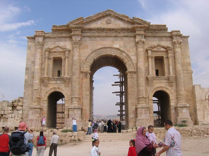 File:Hadrian-Arch-in-jerash.JPG