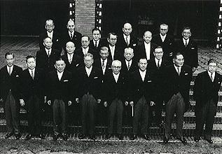 Hayato Ikeda Cabinet 19640718.jpg