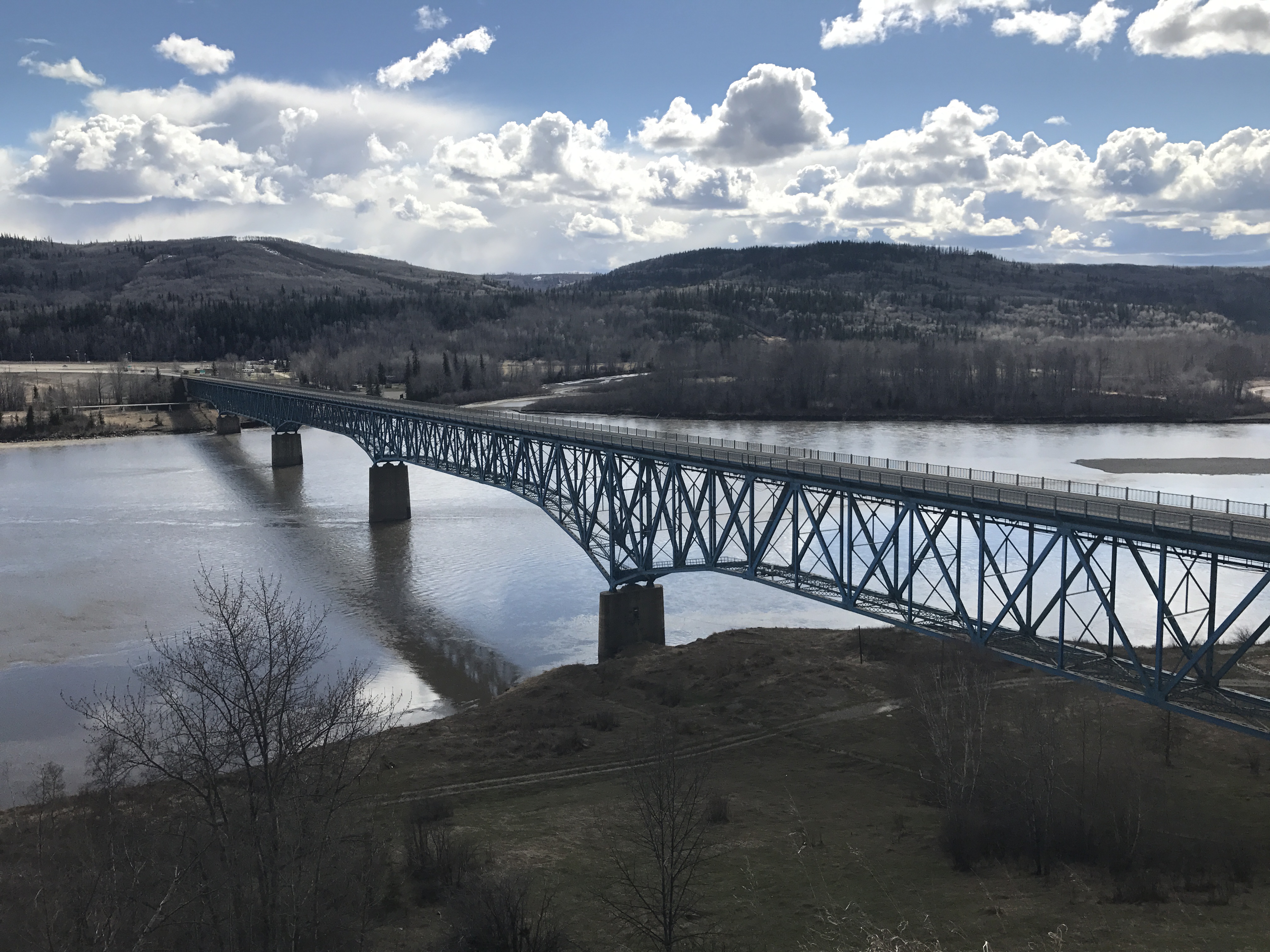 Across the bridge. Пис Ривер Канада. Пис Ривер город. Peace River British Columbia.