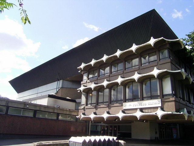 File:Leeds International Swimming Pool.jpg