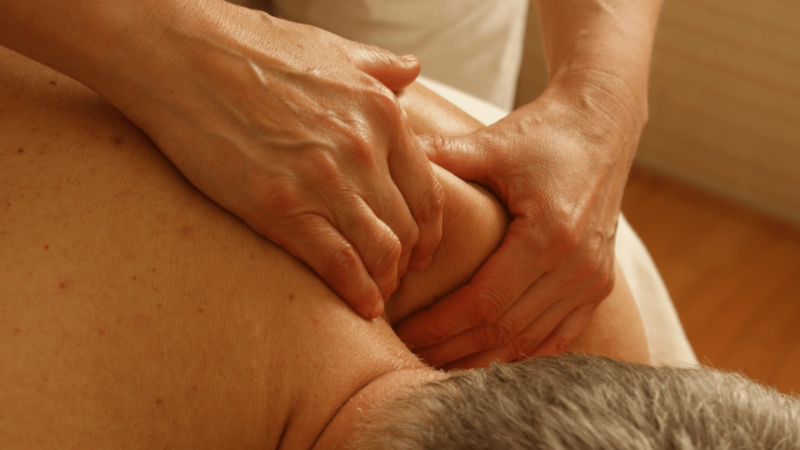 File:Man is massaged with 2 hands.png