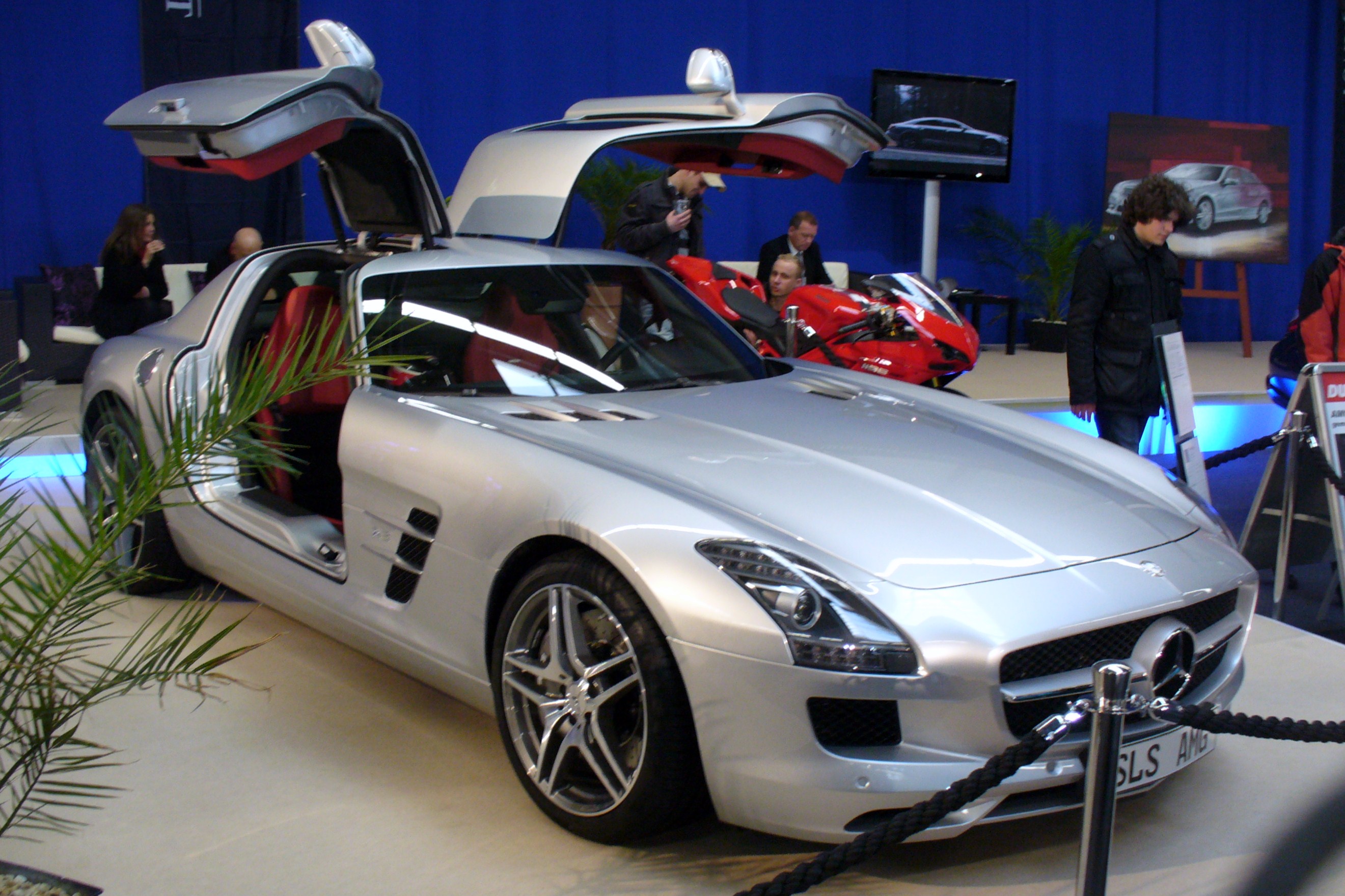 Mercedes Benz SLS для ОАЭ