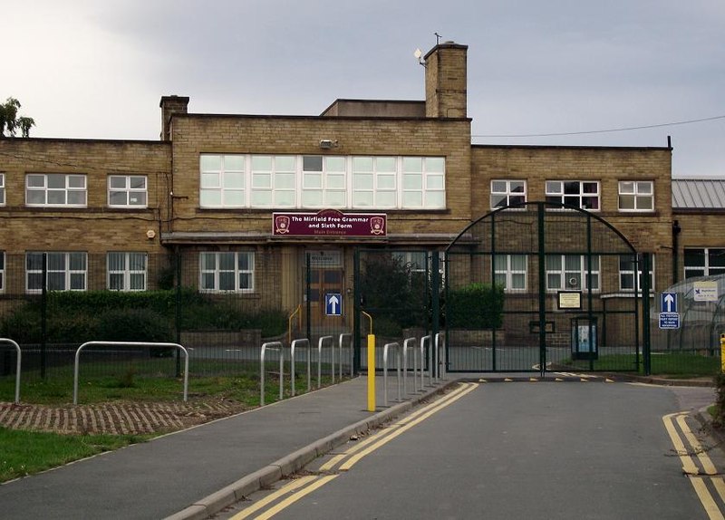 File:Mirfield Free Grammar and 6th form College (geograph 2574329).jpg