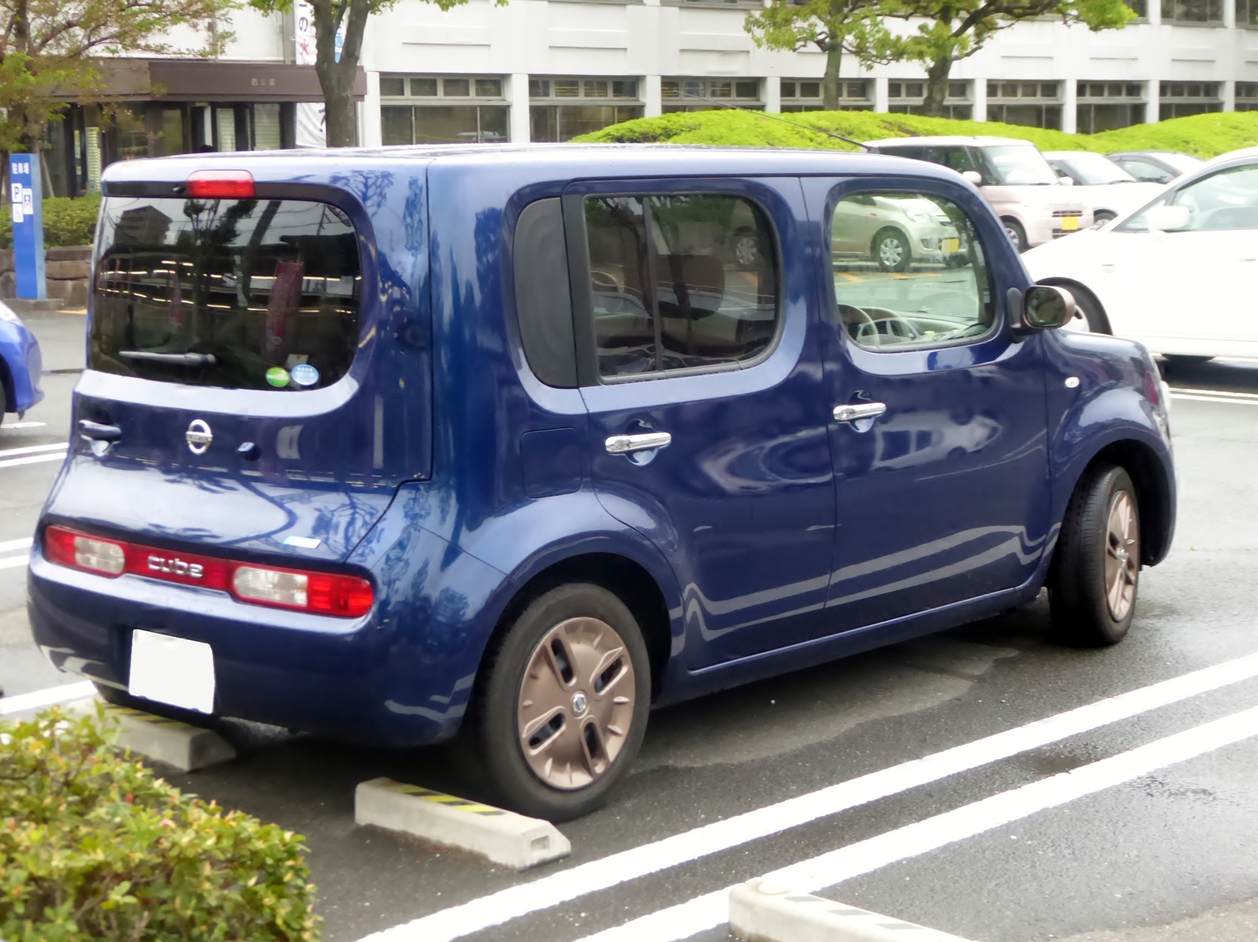 File:Nissan Cube 15X 80th Special Color Limited (Z12) rear.JPG 