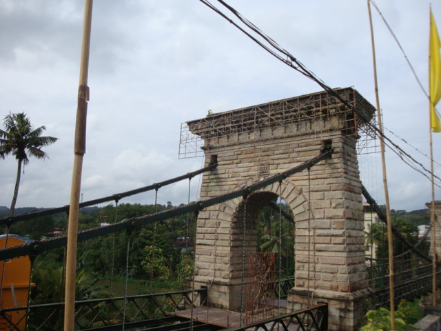 File:Punalur Grand Suspension Bridge.JPG