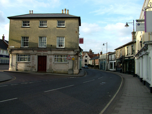 File:Saxmundham High Street looking north - geograph.org.uk - 1216883.jpg