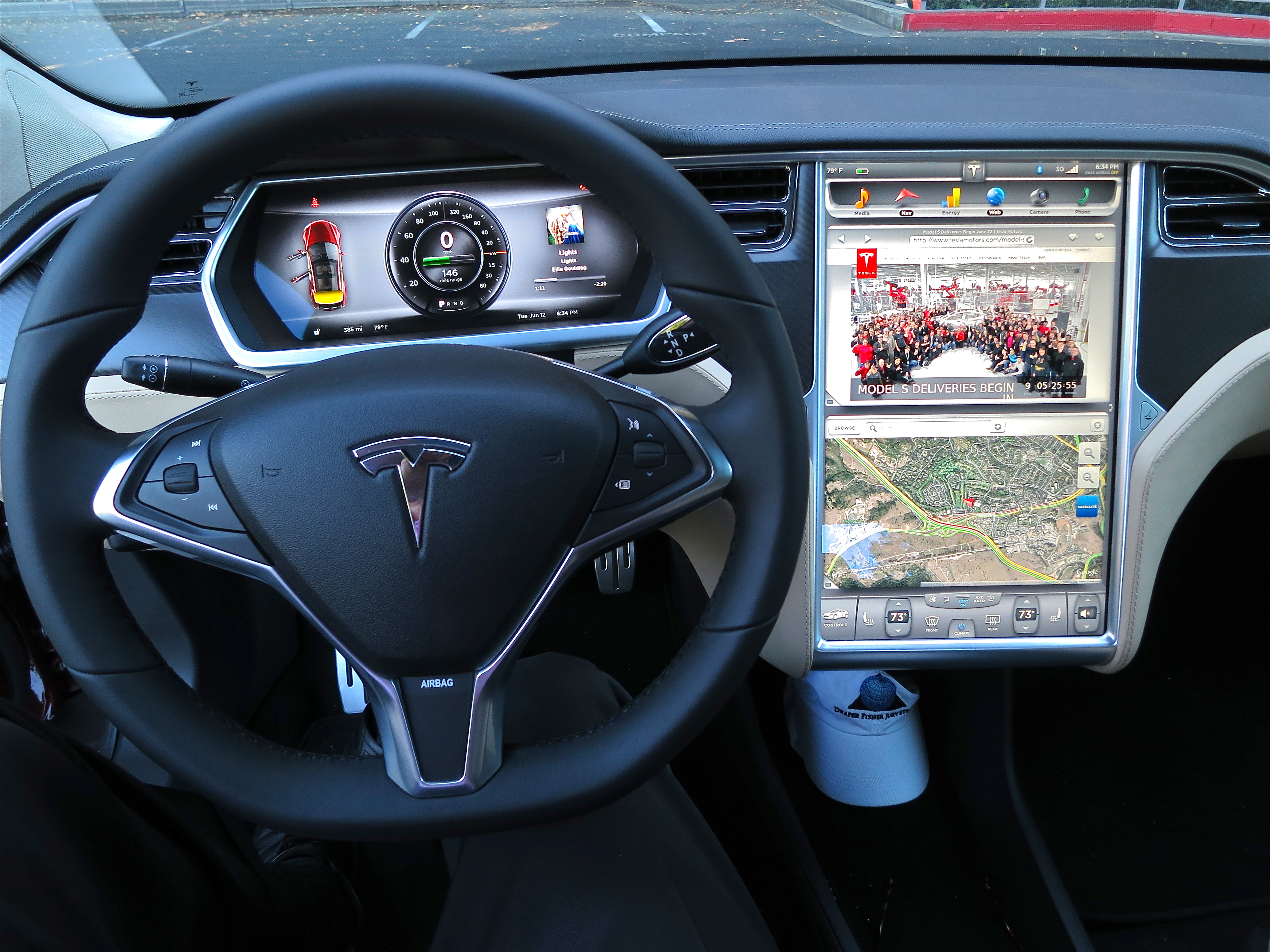 Tesla_Model_S_digital_panels.jpg