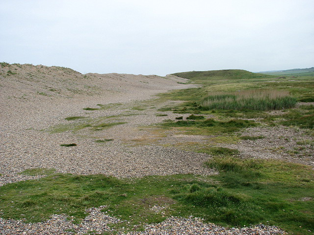 The shingle ridge and Gramborough Hill - geograph.org.uk - 825819