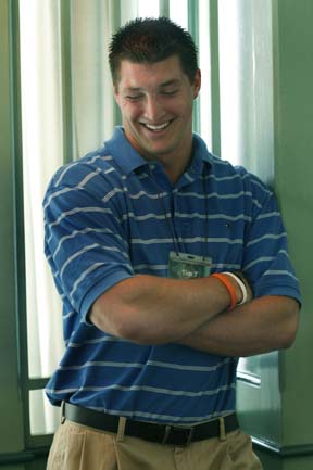 File:Tim Tebow 07 Heisman Trophy Winner (2620577646).jpg