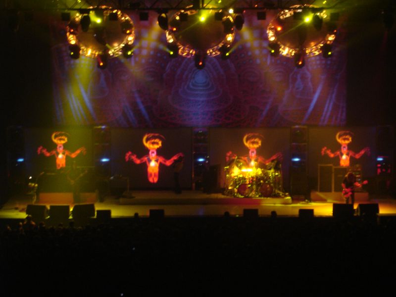 File:Tool-live-Paris.jpg