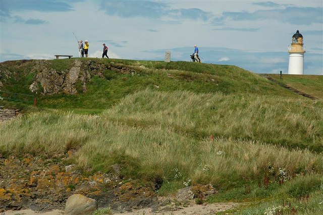 File:Turnberry Golfers - geograph.org.uk - 907821.jpg