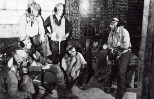 File:VMF(N)-533 pilot briefing Okinawa 1945.jpg