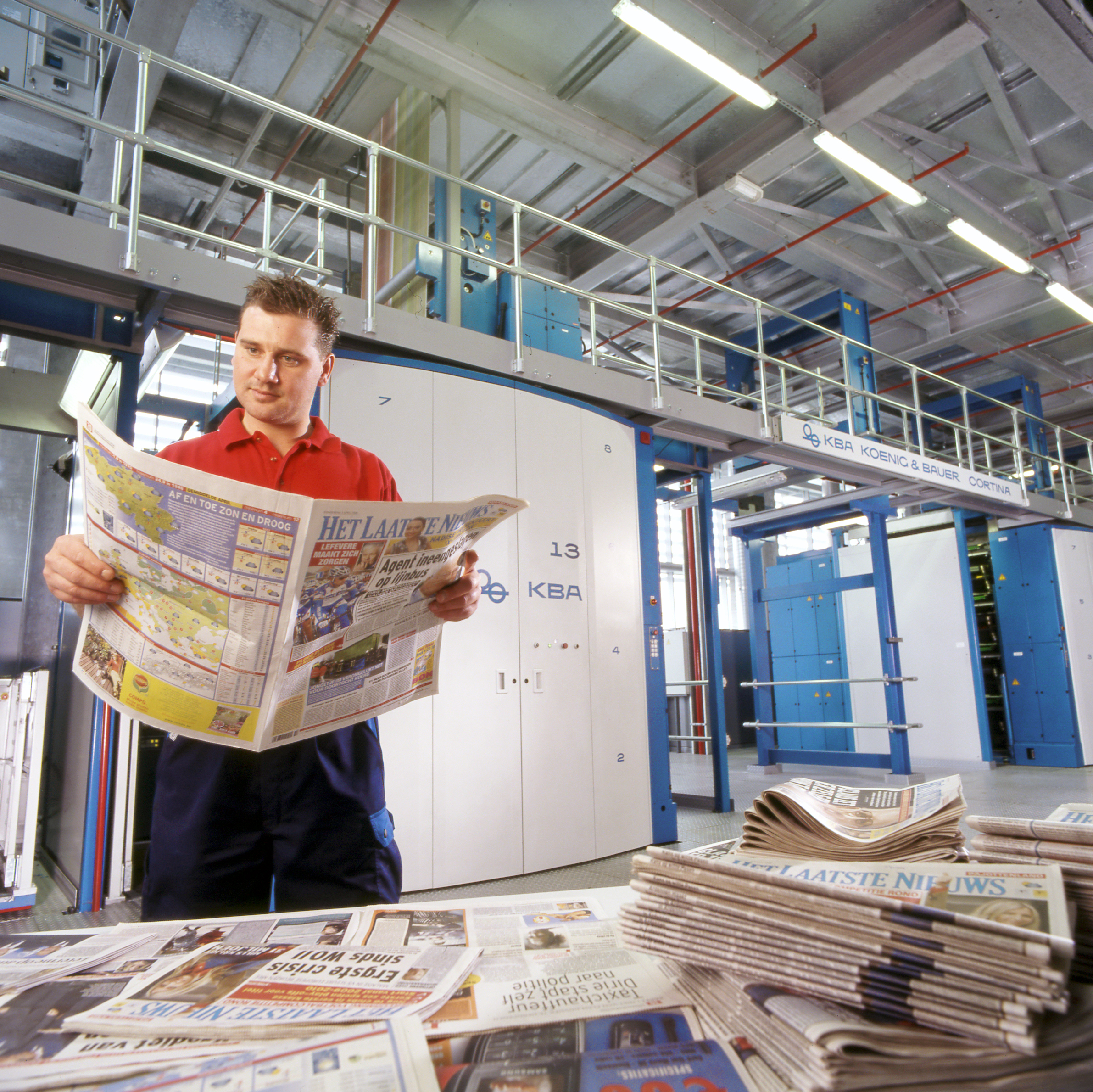 Печать тиража книг. Печать газет. Печать газеты в типографии. Газетный печатный станок. Газета печатать.