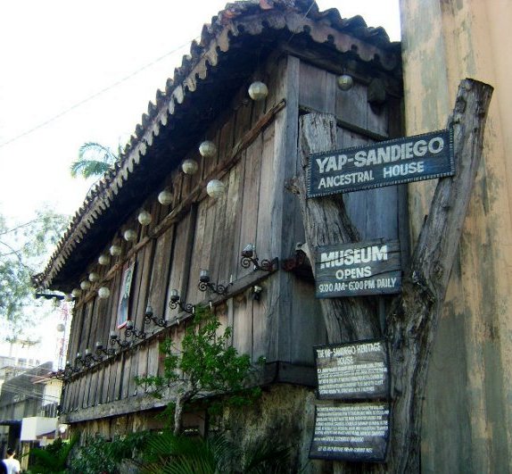 File:Yap-Sandiego Ancestral House.jpg
