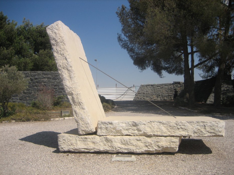 Extrapolations, limestone and steel cable sculpture, 1978, Israel Museum, Jerusalem, Israel