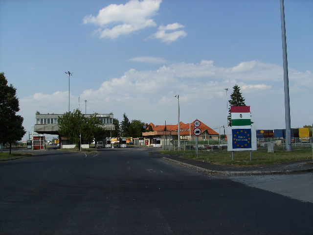 File:A rédicsi határállomás - Le poste-frontière de Rédics (Hongrie).jpg