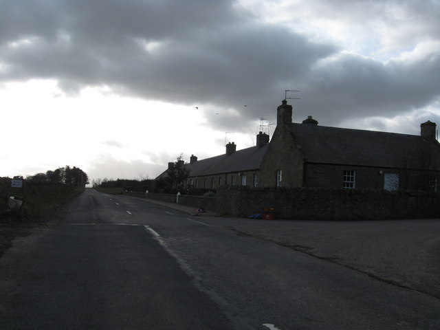 File:A row of cottages at Saughland - geograph.org.uk - 1174263.jpg