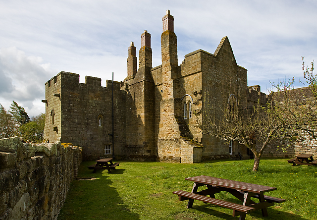 File:Aydon Castle - geograph.org.uk - 3470802.jpg