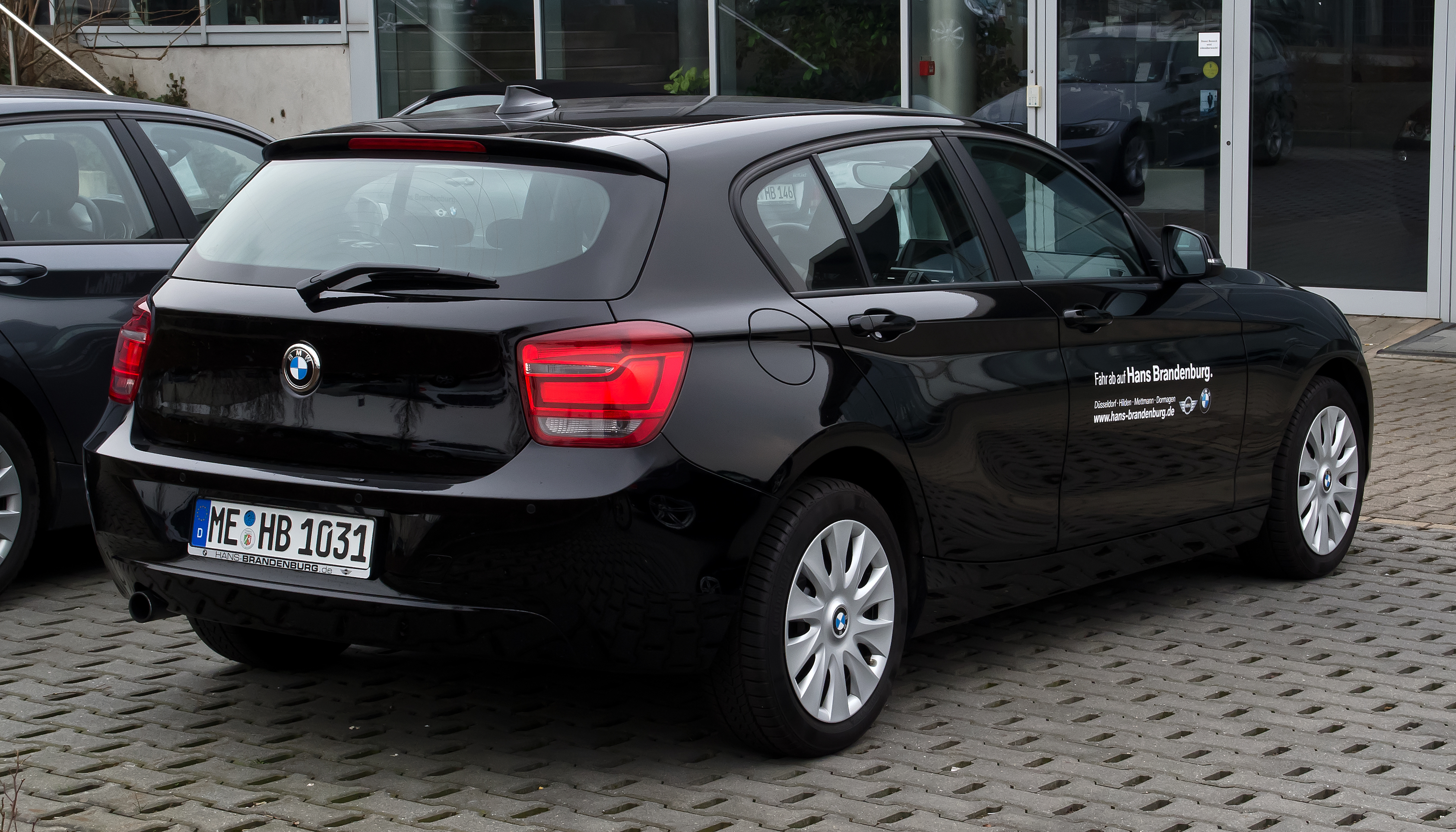 File:BMW 116i (F20) – Heckansicht, 17. März 2012, Mettmann.jpg