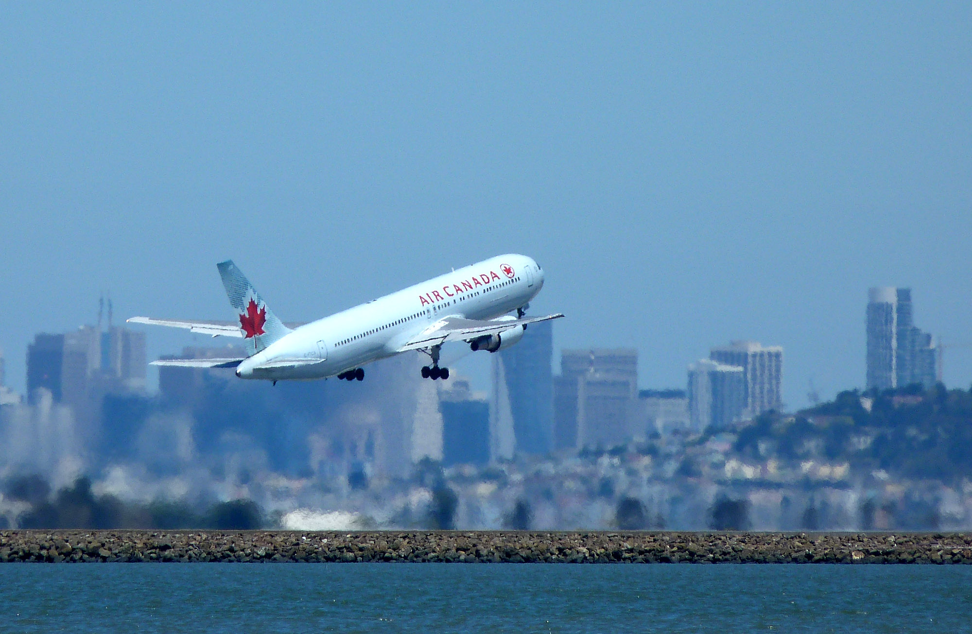 Xuất Khẩu Lao Động- DU HỌC - Việc làm việt phát - Boeing 767 %28Air Canada%29 at San Francisco International Airport