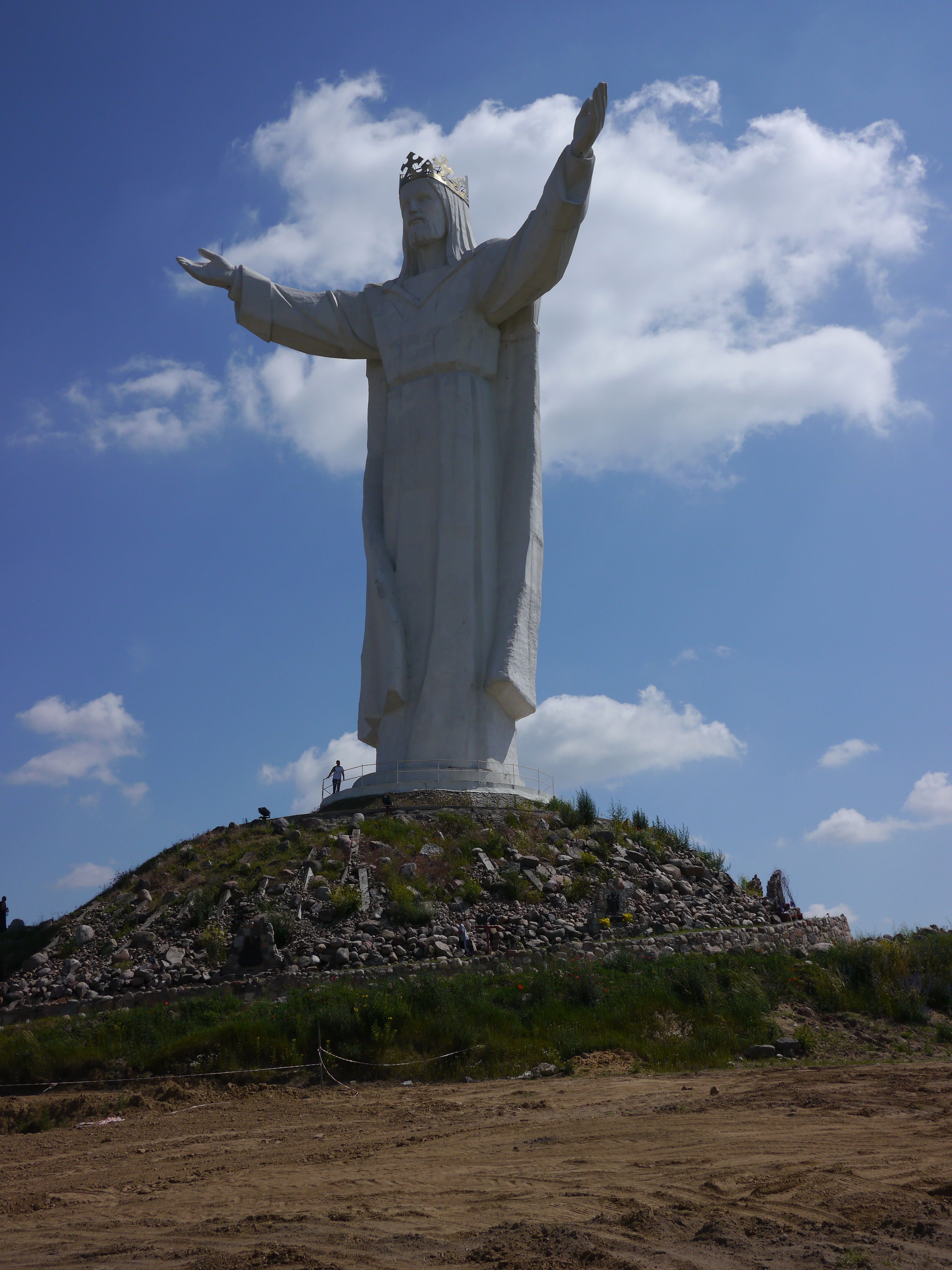 статуя христа царя в польше