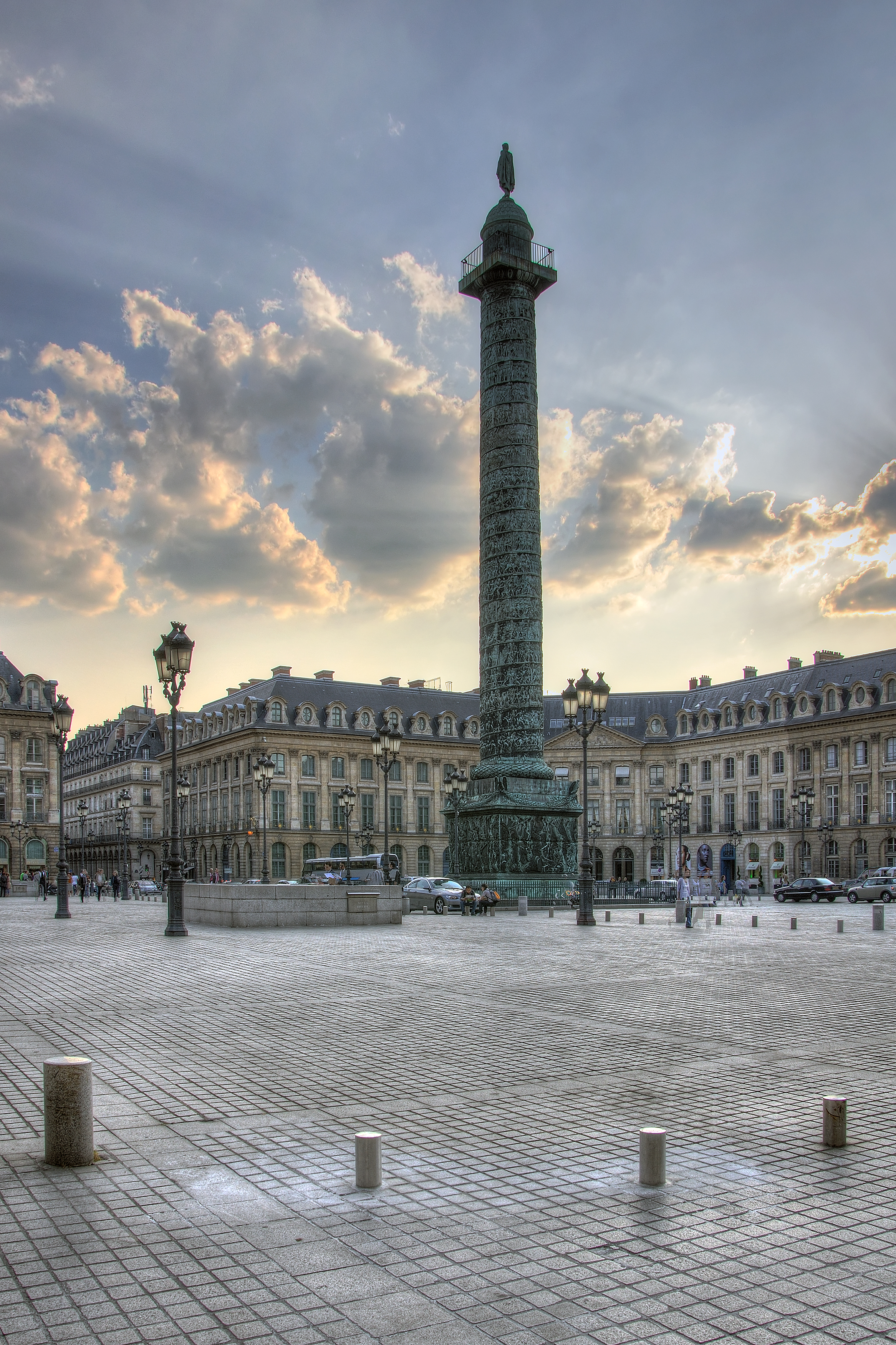 File:Colonne Vendôme - Place Vendome, Paris 20 April 2011.jpg